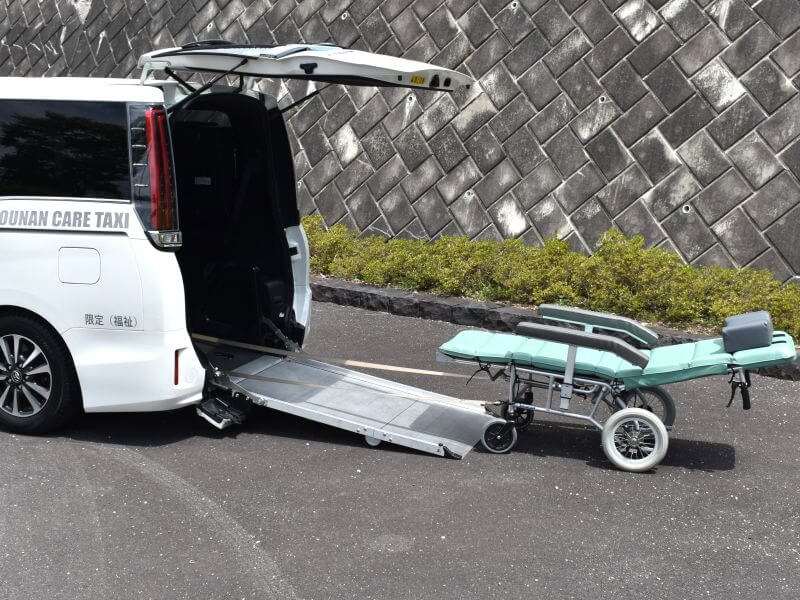 介護車両エスクァイアストレッチャー乗車