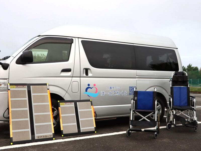 介護車両ハイエースと機材