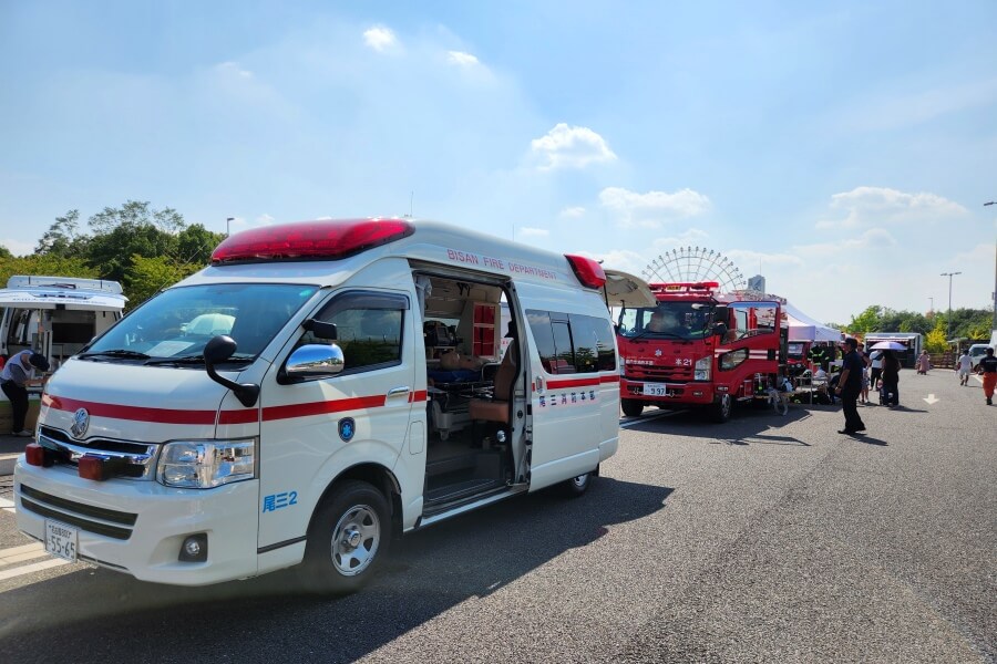 救急車とポンプ車