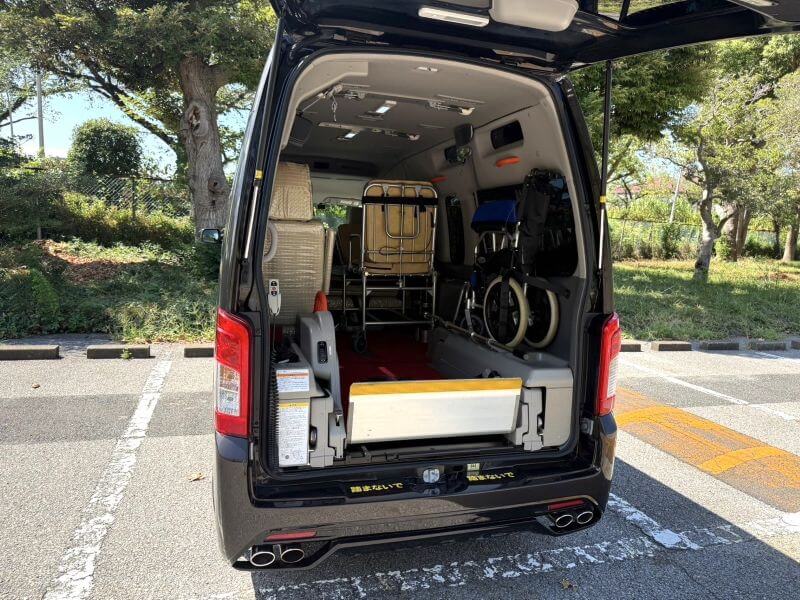 介護車両キャラバン後部
