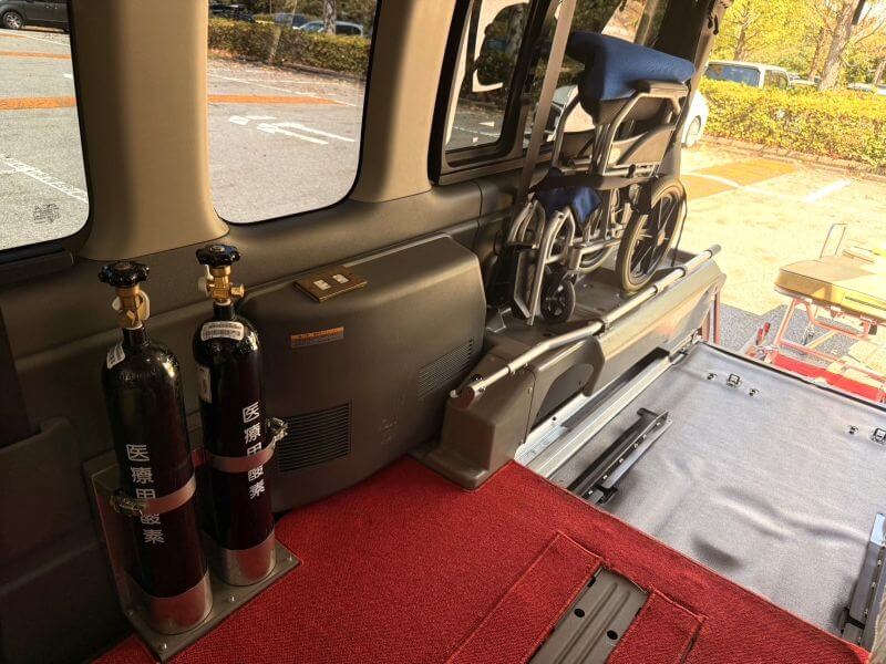 介護車両キャラバン車内