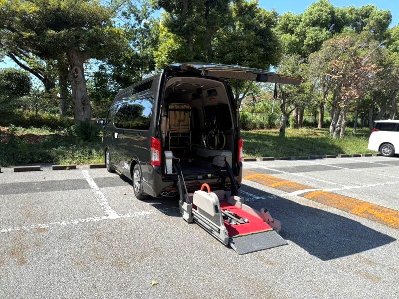 介護車両キャラバン後部