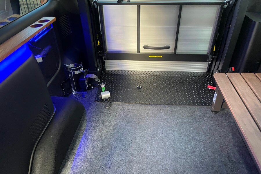 フレキシブルな車いす固定エリア