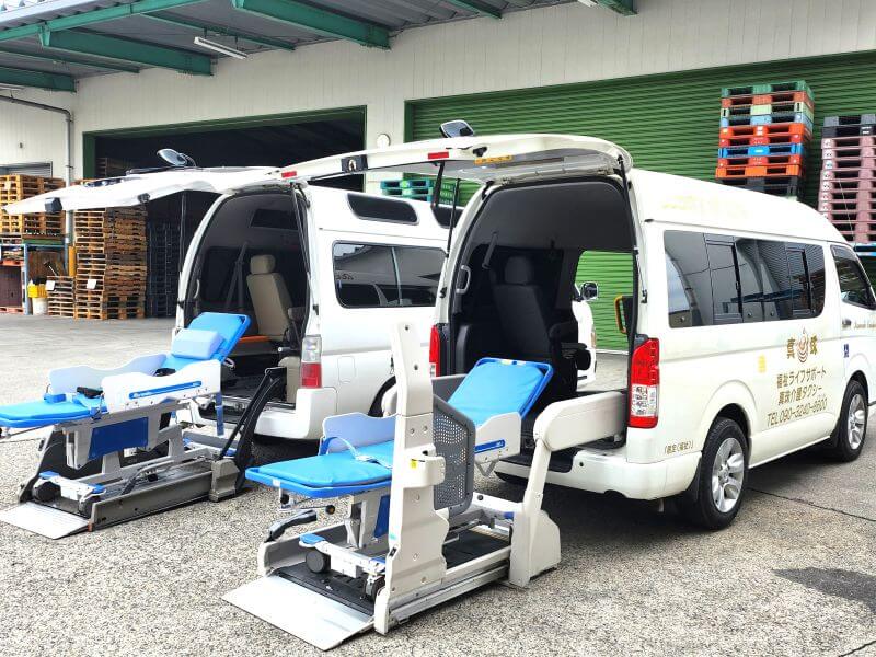 介護車両ハイエース・キャラバンストレッチャー乗降