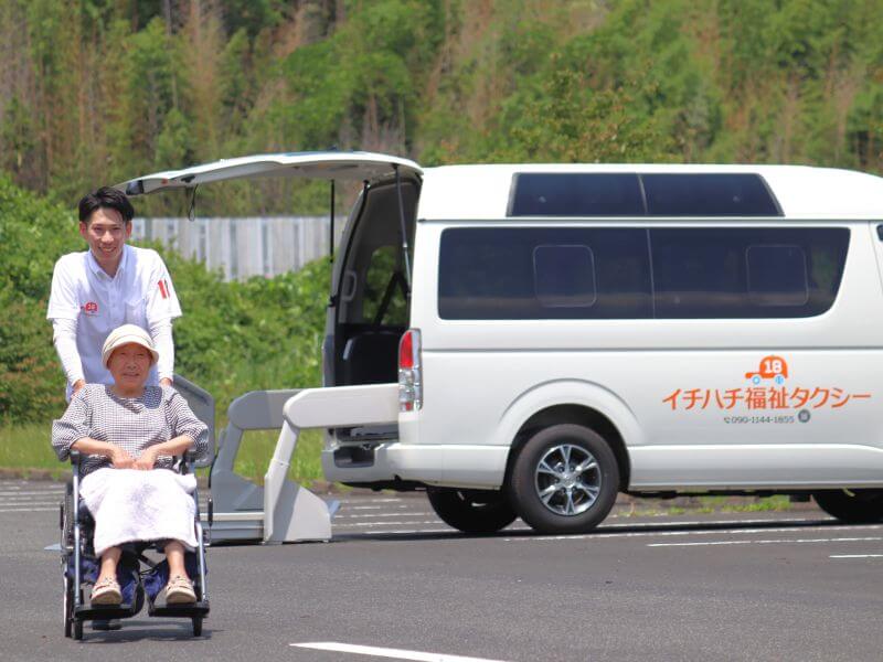 ハイエースと影山さんと利用者