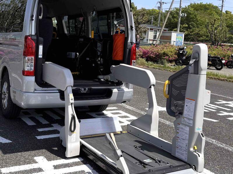 福祉車両ハイエースリフト
