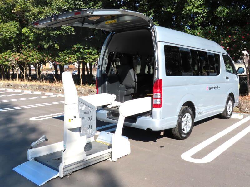 介護車両ハイエースリフト