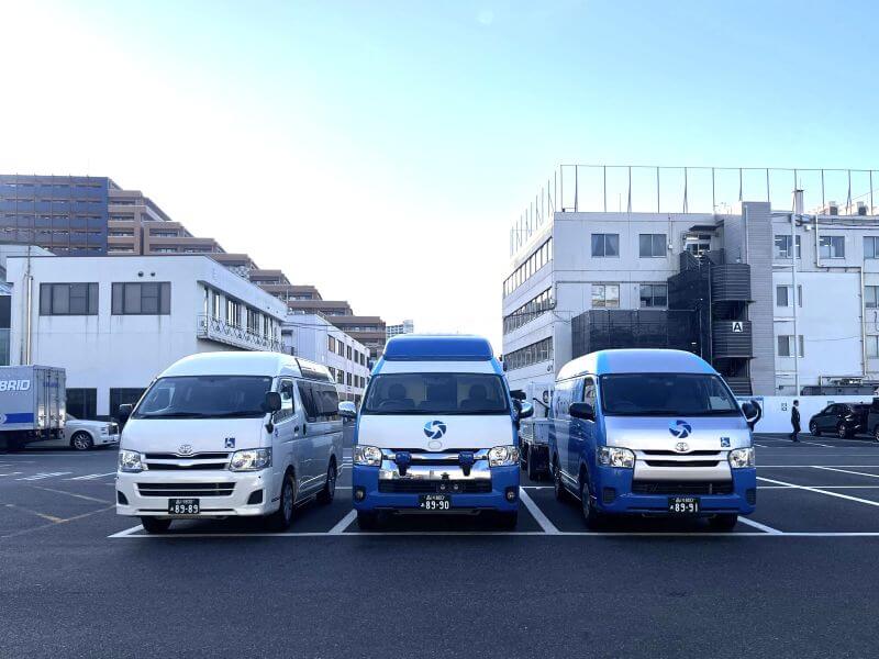 ハイメディックとハイエース2台