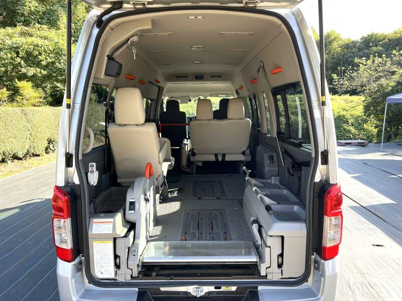 介護車両キャラバン車内