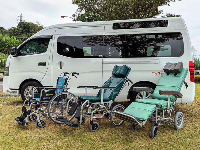 介護車両キャラバンと車いす・リクライニング車いす・ストレッチャー