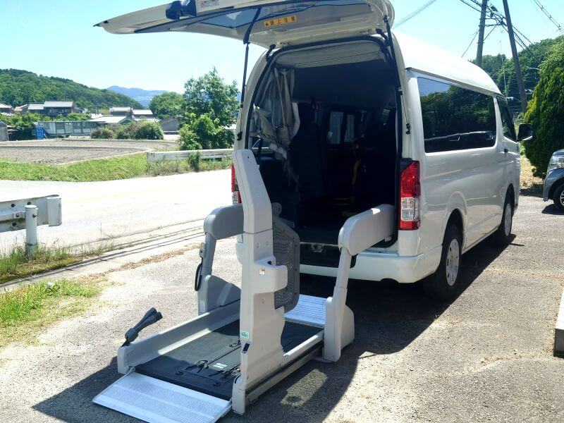 ハイエースリフト