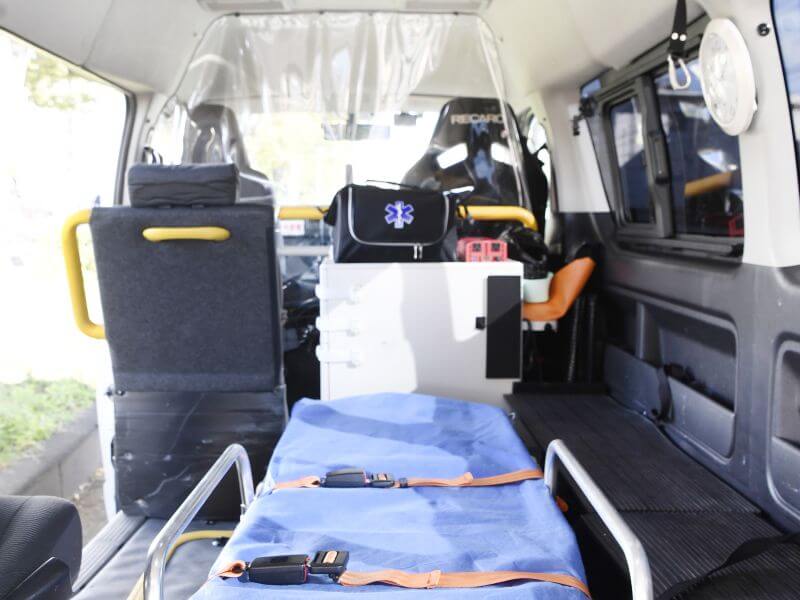 ハイエース車内、ストレッチャー乗車時