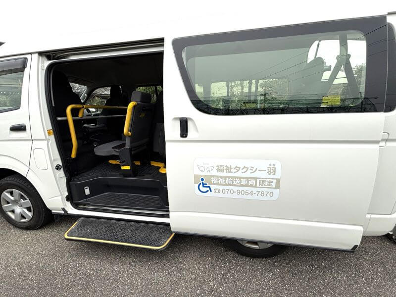 介護車両ハイエーススライドドアからの車内