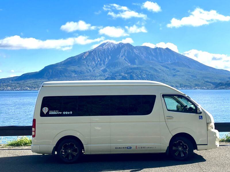 山とハイエース