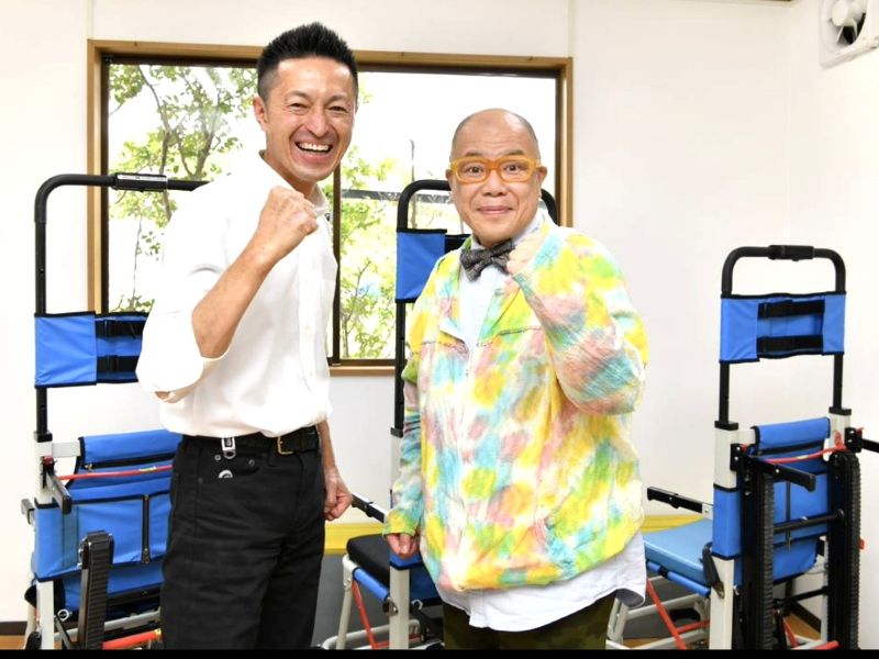 スタッフと男性