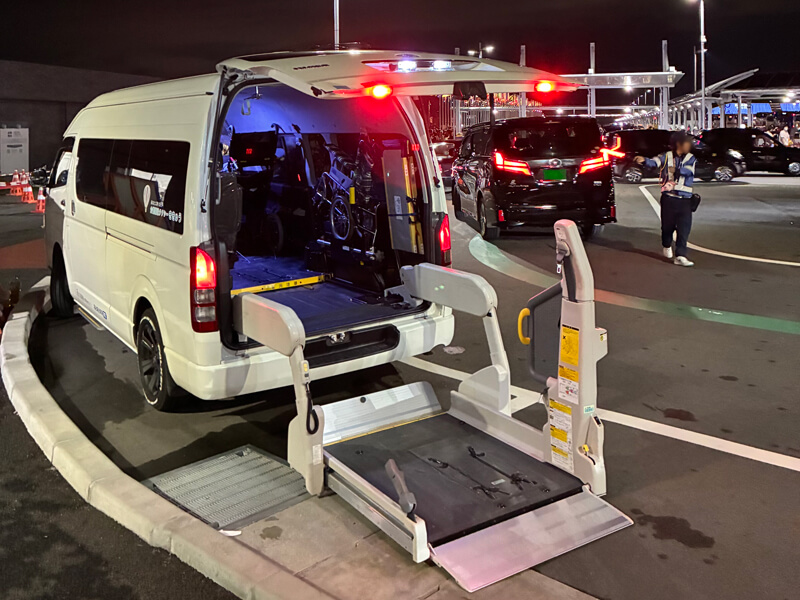 介護車両ハイエースリフト夜間