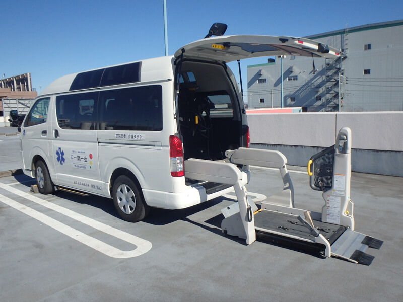 介護車両ハイエースリフト