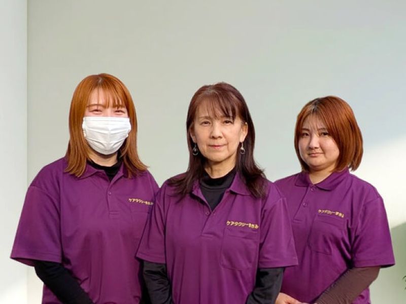 女性スタッフ3名