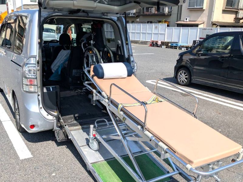 ヴォクシーストレッチャー乗車