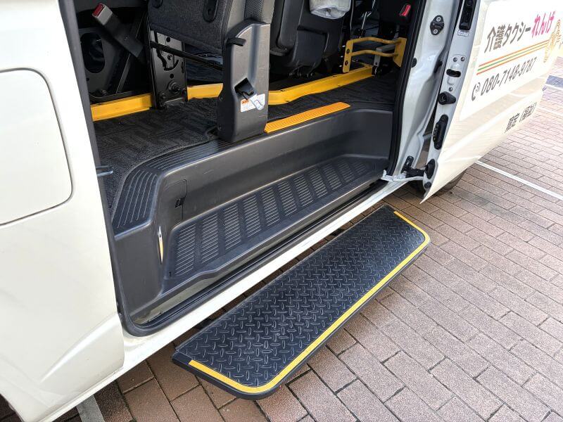 ハイエースステップ