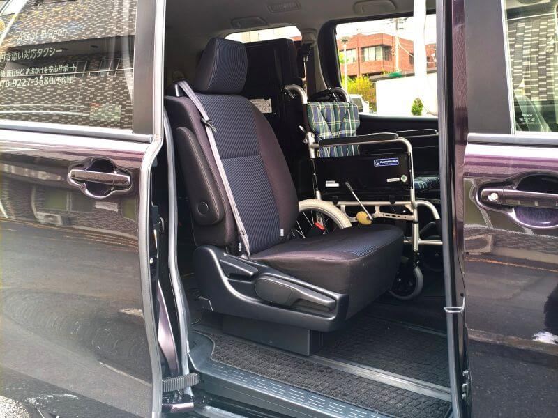 介護車両ノア車内