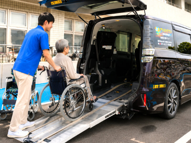 車いす乗降中