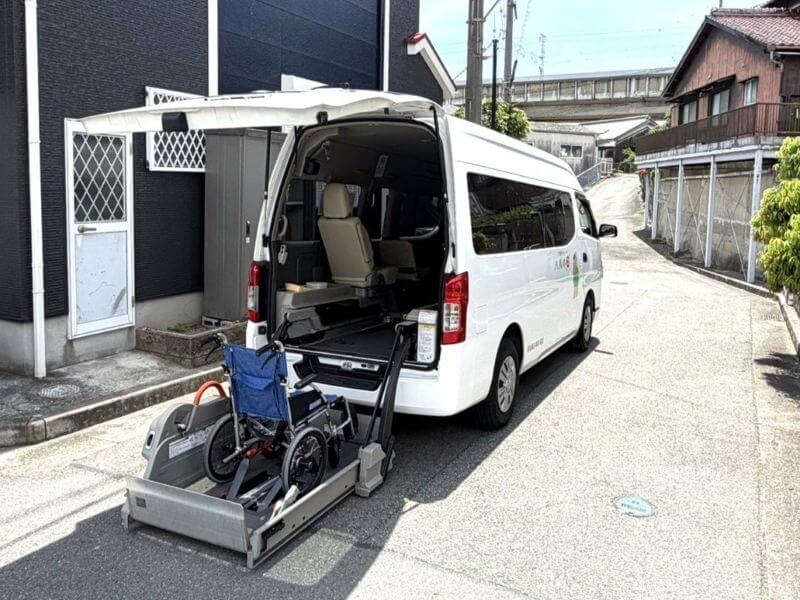 介護車両キャラバン車いす乗降