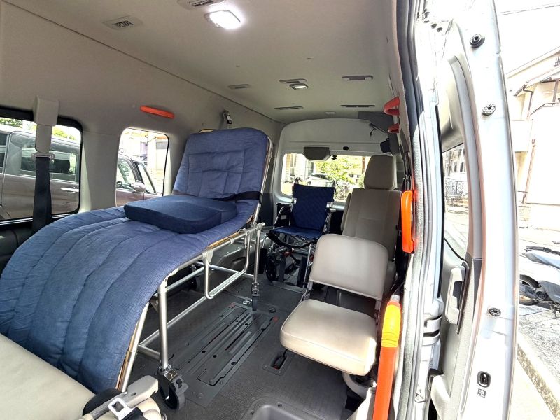介護車両キャラバンストレッチャー乗車
