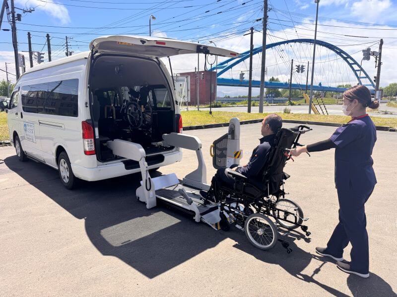 車いす乗降介助