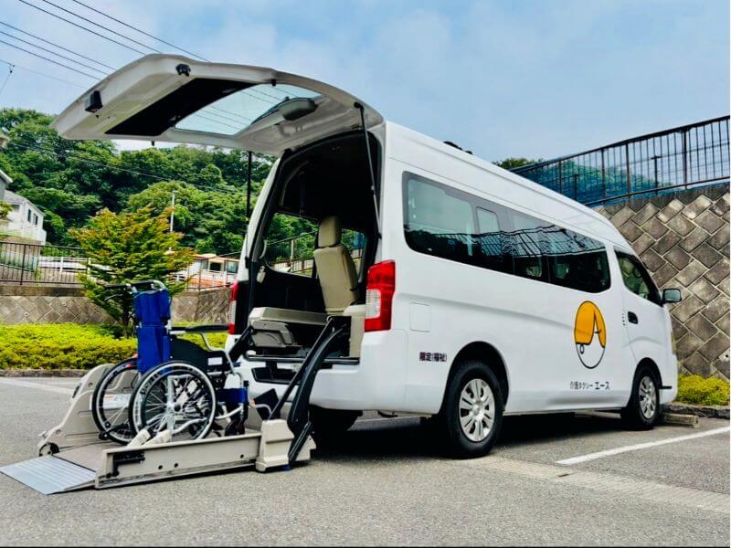 介護車両キャラバン車いす乗車