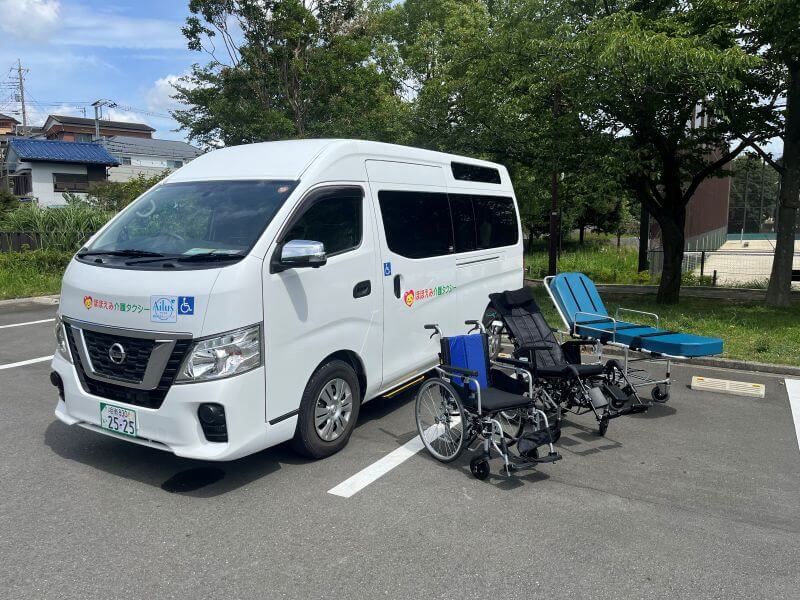 キャラバンと車いす・リクライニング車いす・ストレッチャー