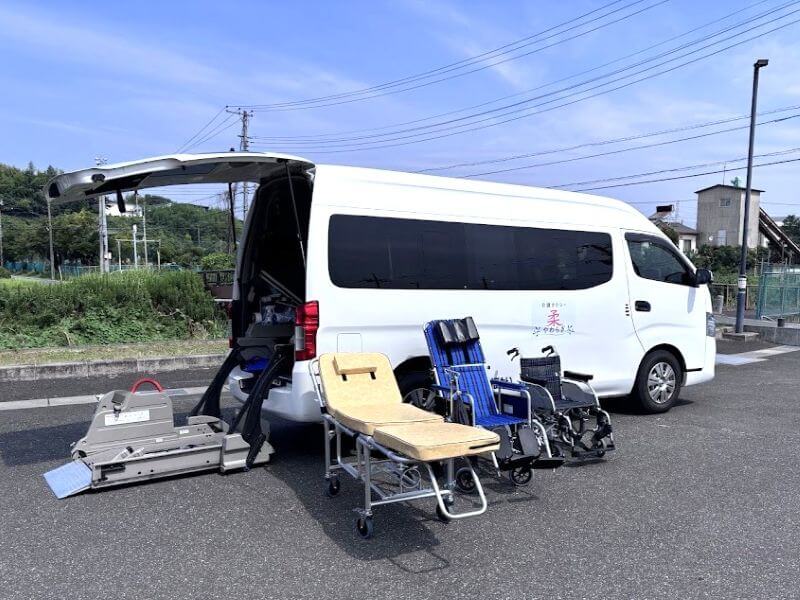 キャラバンと車いす・リクライニング車いす・ストレッチャー