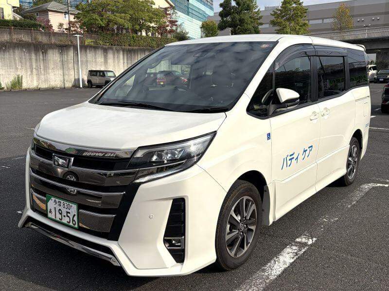 バディ ケアの介護車両ノア